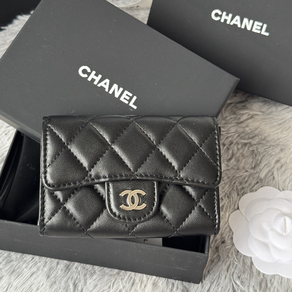 Classic Flap Card Holder