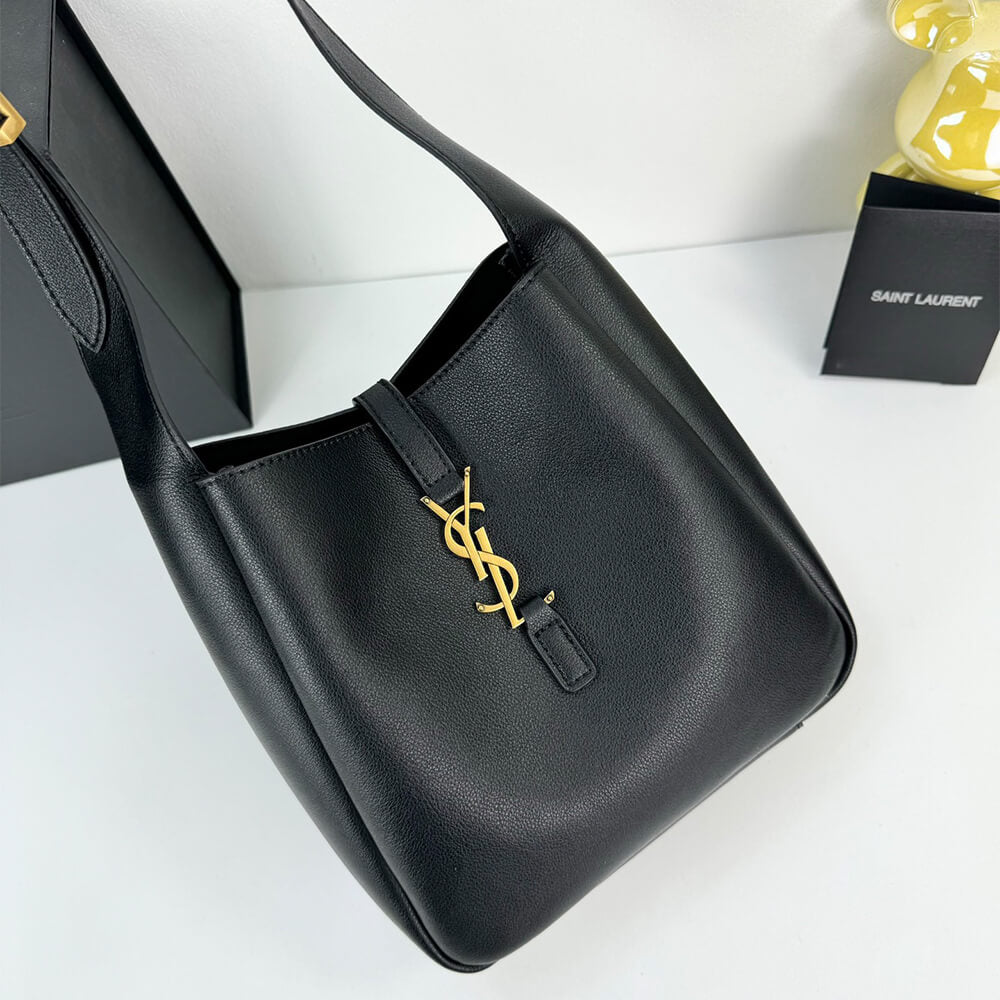 Small LE 5 À 7 bag in soft grained leathe