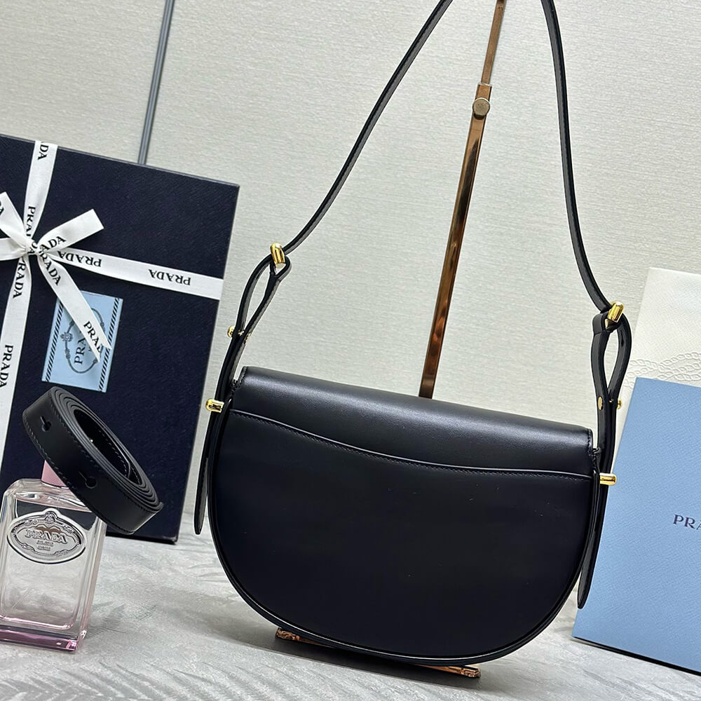 Arque Leather Shoulder Bag with Flap