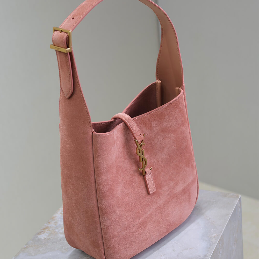 le 5 a 7 supple small suede