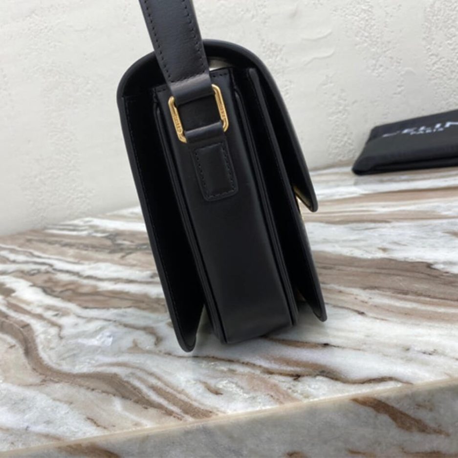 CLASSIQUE TRIOMPHE BAG IN CALFSKIN