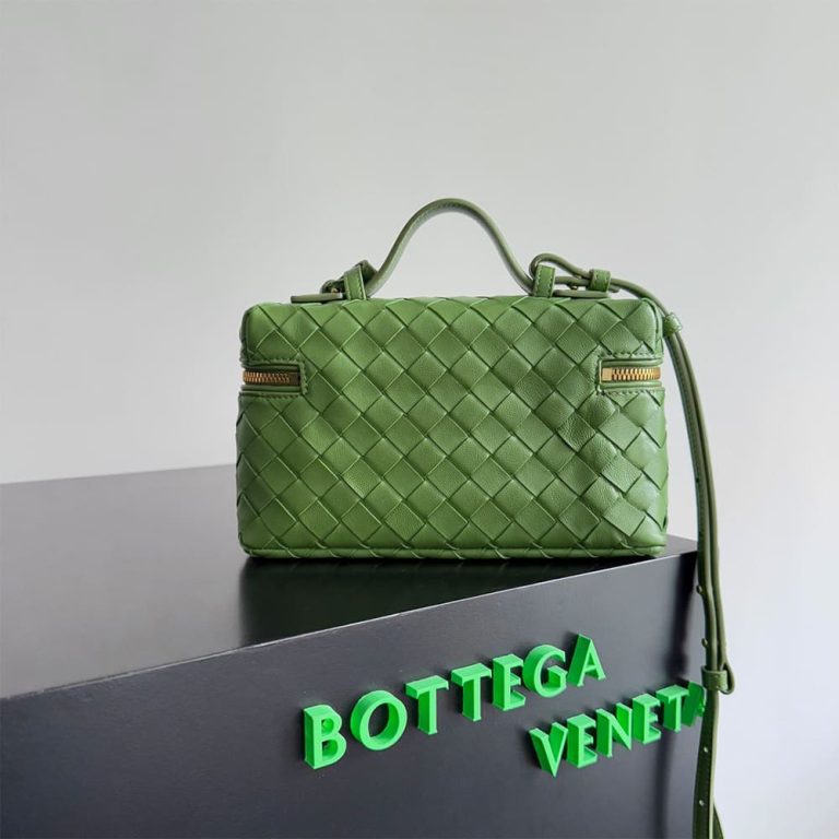 Veneta Bang Bang Vanity Case