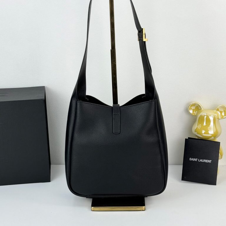 Small LE 5 À 7 bag in soft grained leathe