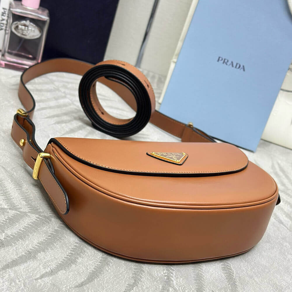 Arque Leather Shoulder Bag with Flap