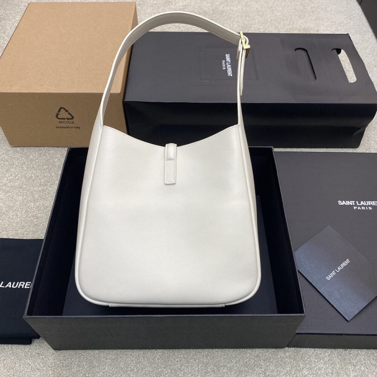 Small LE 5 À 7 bag in soft grained leather