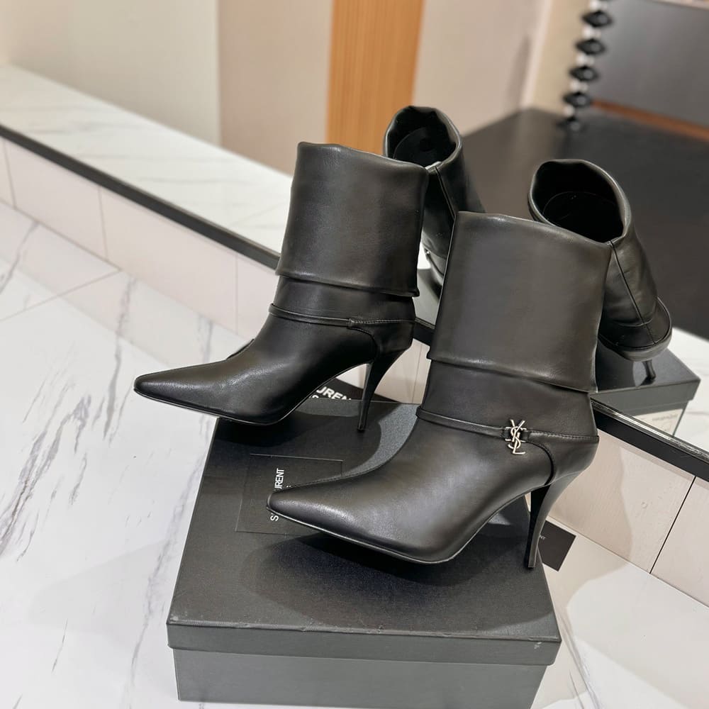 Niki Booties in Suede