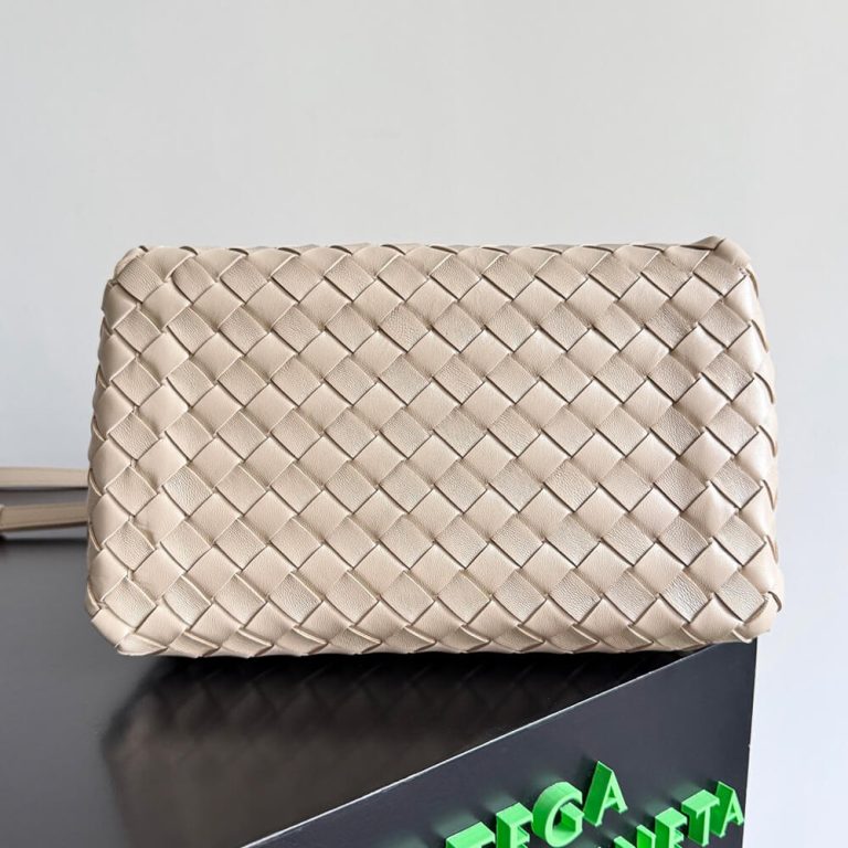 Veneta Medium Parachute