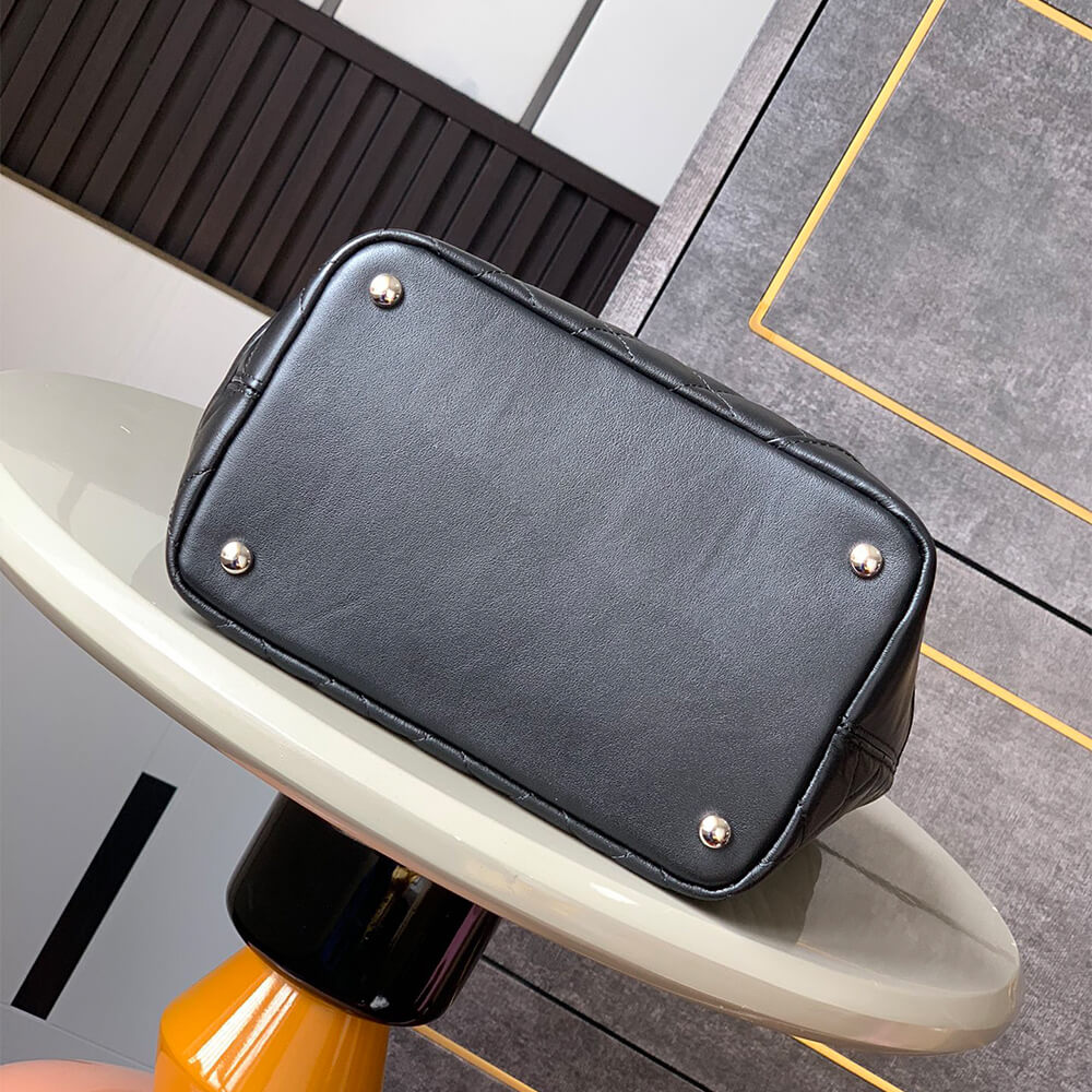 Cambon Line Medium Tote