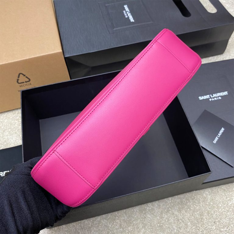 le 5 a 7 in smooth leather