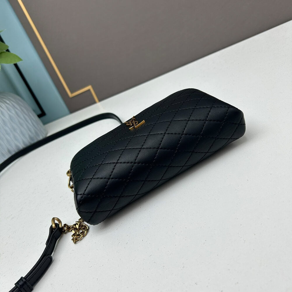 Gaby zipped pouch in quilted lambskin