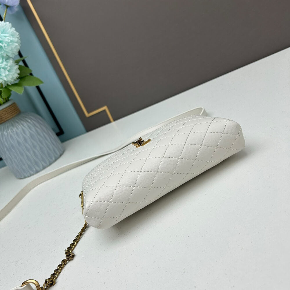 Gaby zipped pouch in quilted lambskin