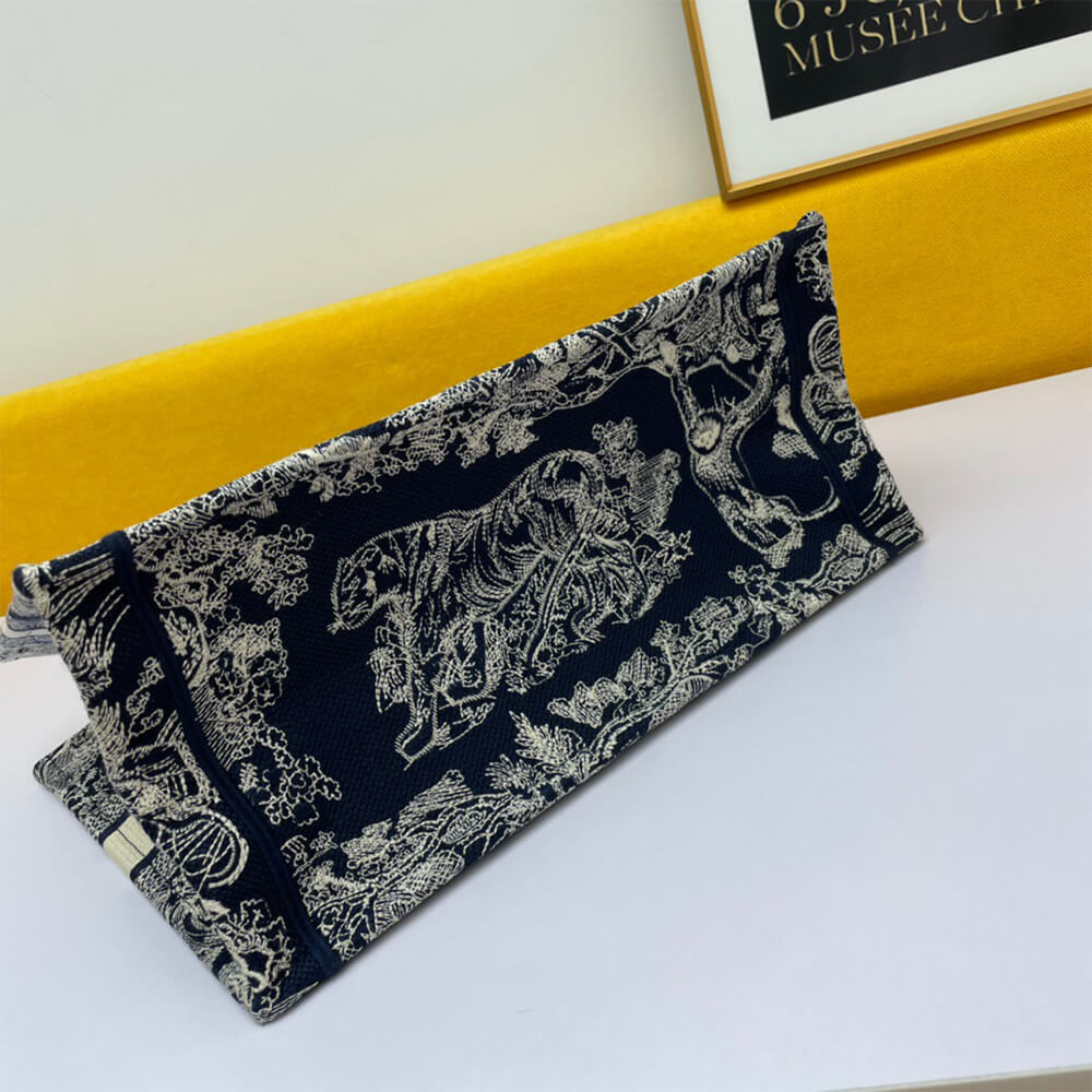 SMALL AMOUR BOOK TOTE