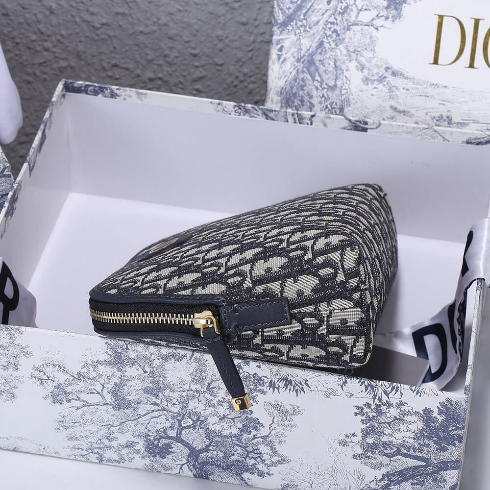 30 MONTAIGNE BEAUTY POUCH