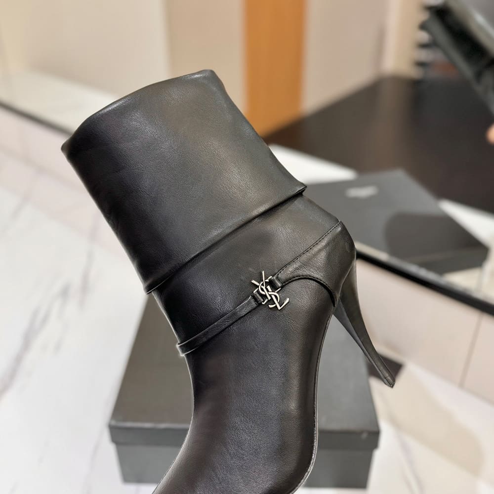 Niki Booties in Suede