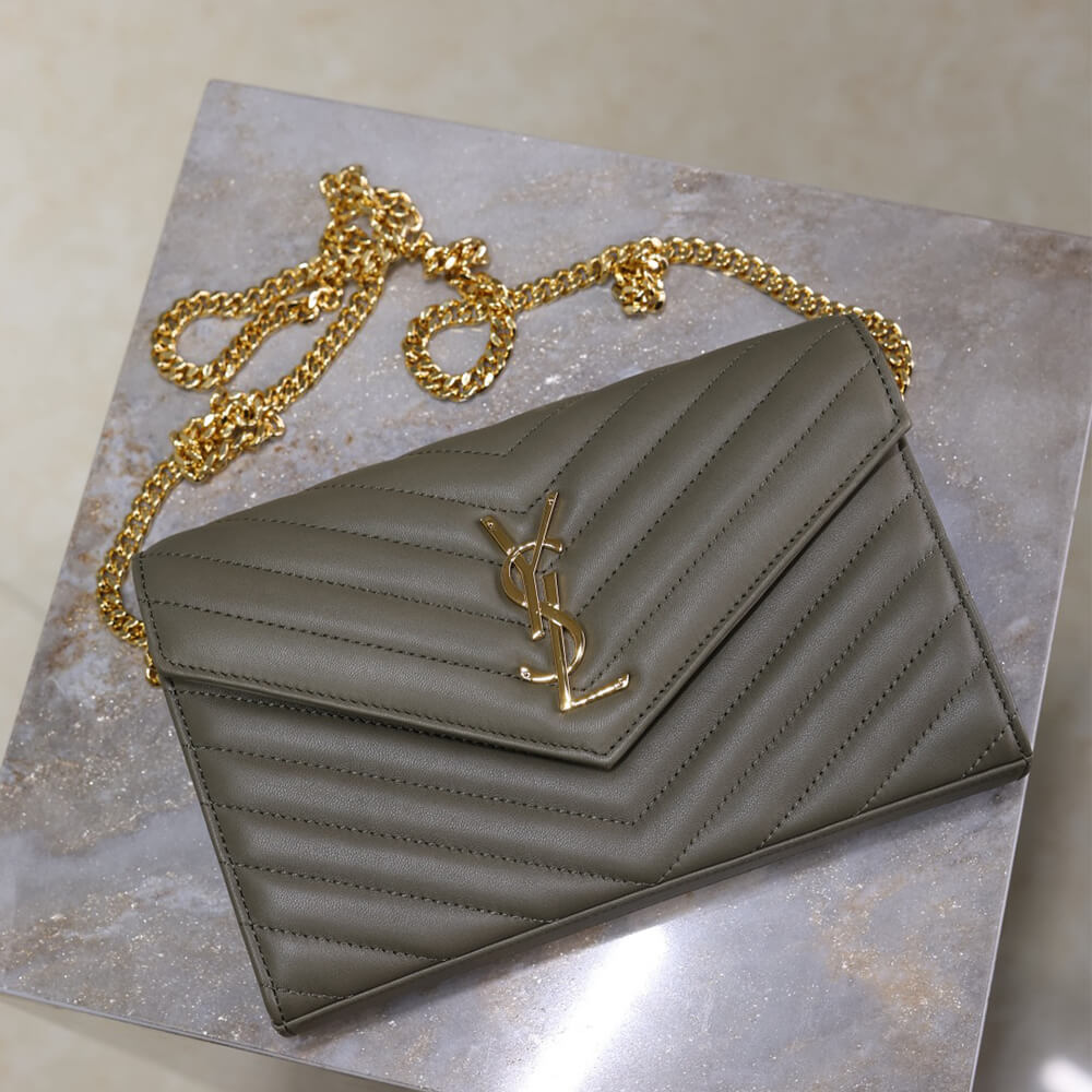 Cassandre chain wallet in lambskin