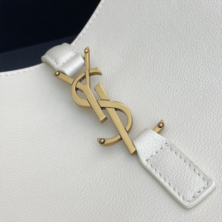 Small LE 5 À 7 bag in soft grained leather