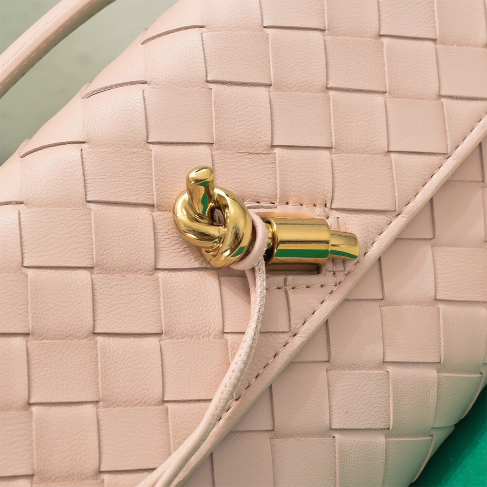 Veneta Andiamo Clutch