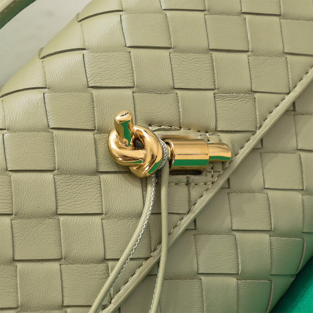 Veneta Andiamo Clutch