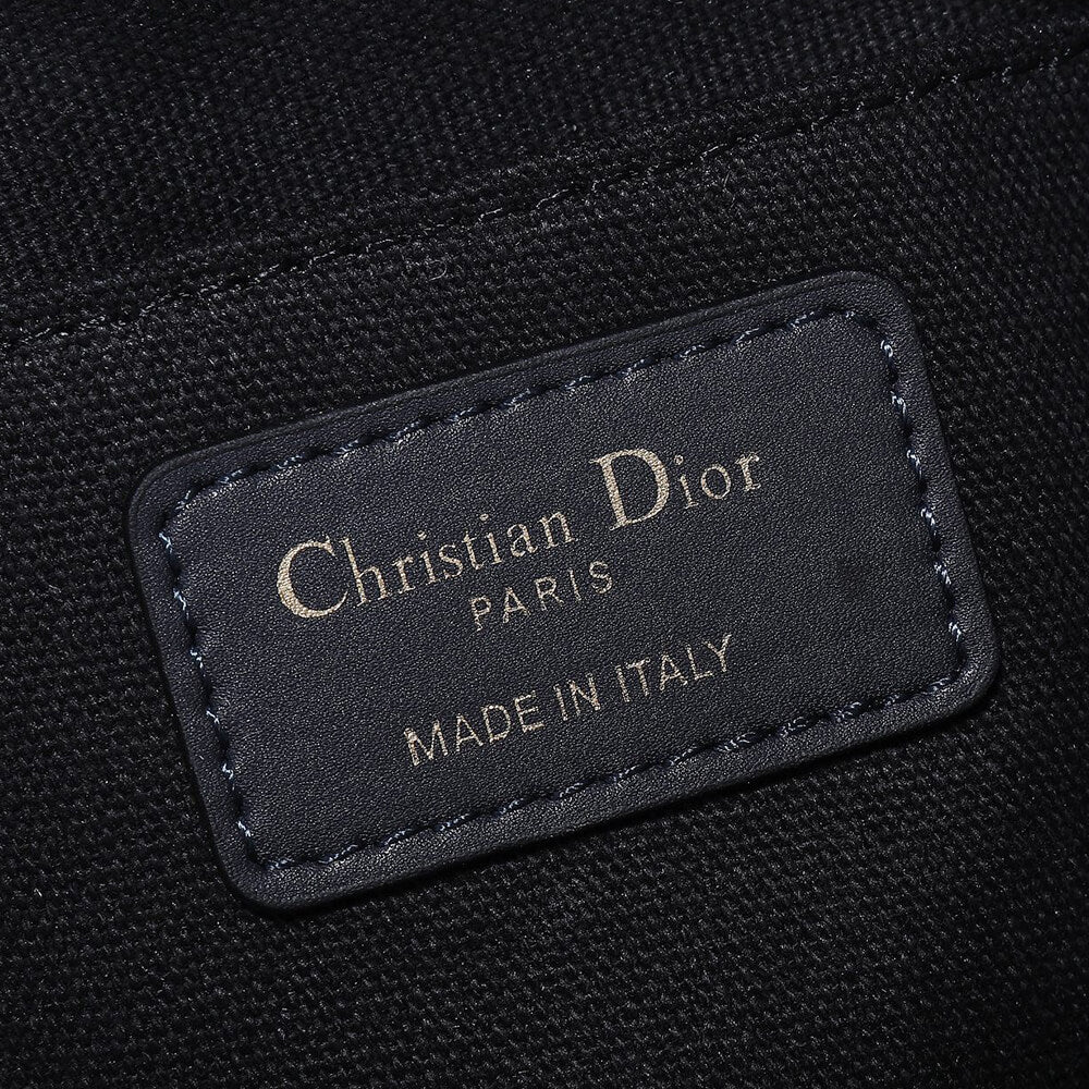 30 MONTAIGNE BEAUTY POUCH