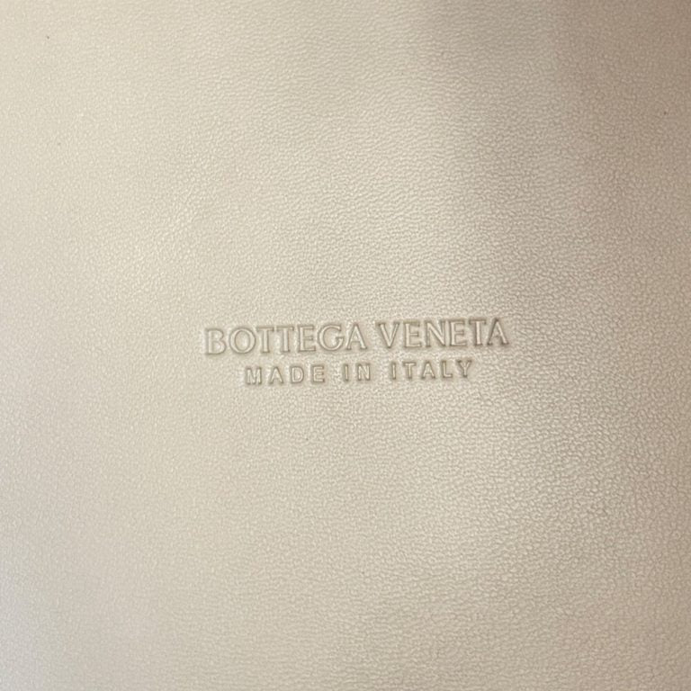 Veneta Medium Parachute