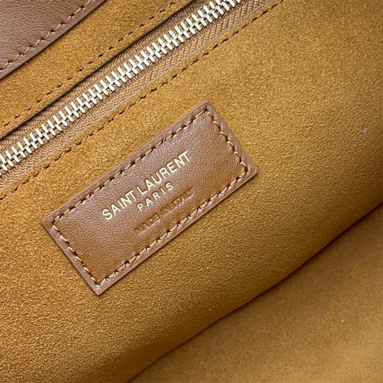 le 5 a 7 in smooth leather