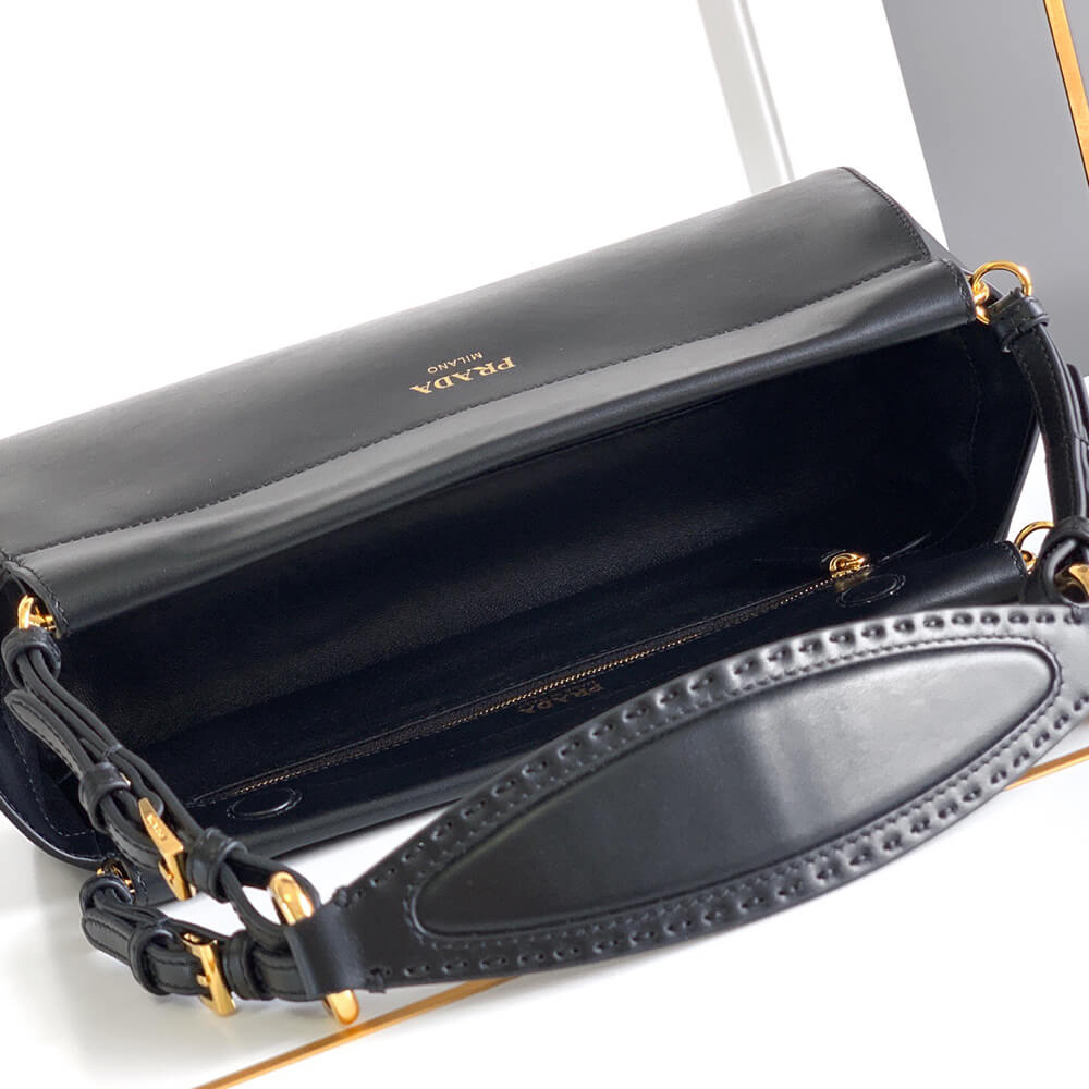 Enchaîné Medium Leather Bag