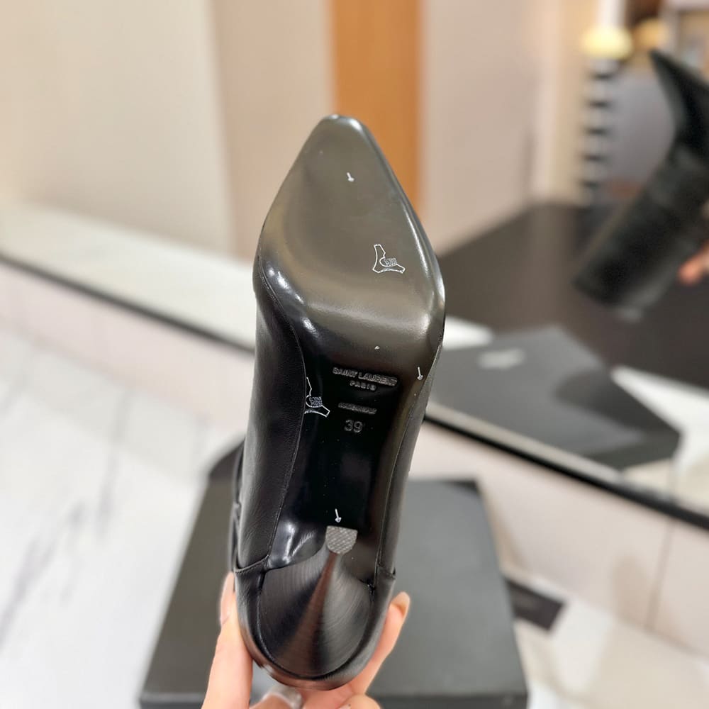 Niki Booties in Suede