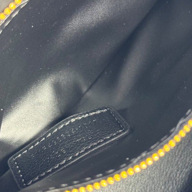 Small LE 5 À 7 bag in soft grained leathe