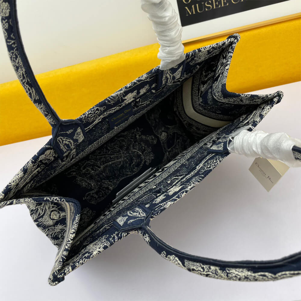 SMALL AMOUR BOOK TOTE