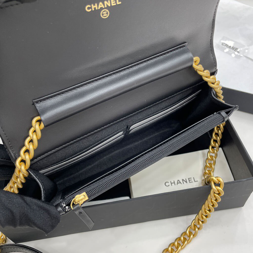 Boy Chanel Wallet On Chain