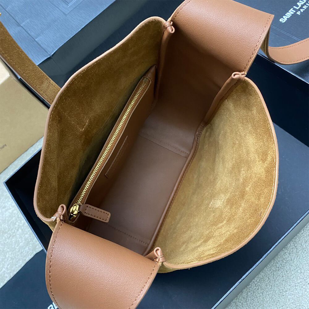 le 5 a 7 supple small suede