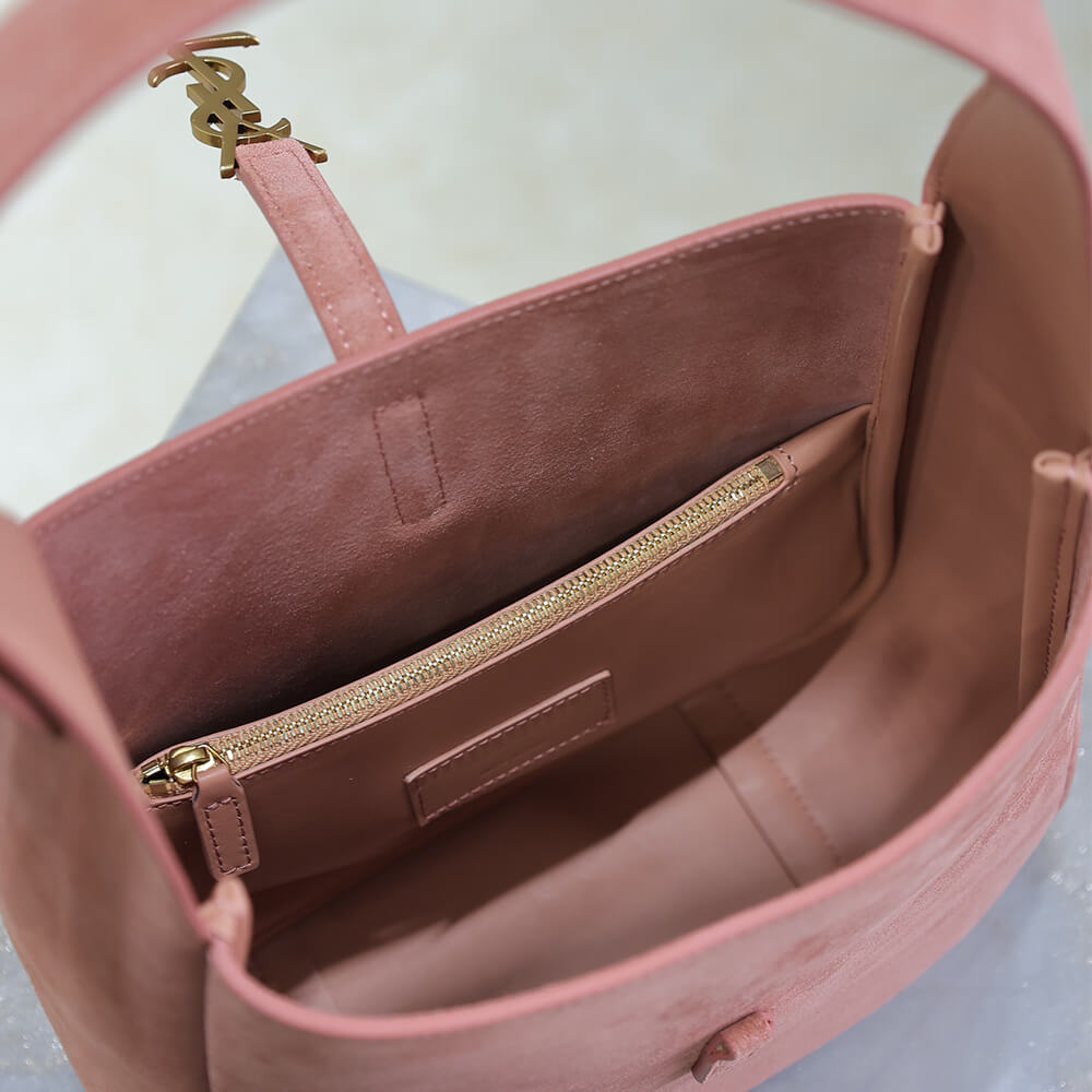 le 5 a 7 supple small suede