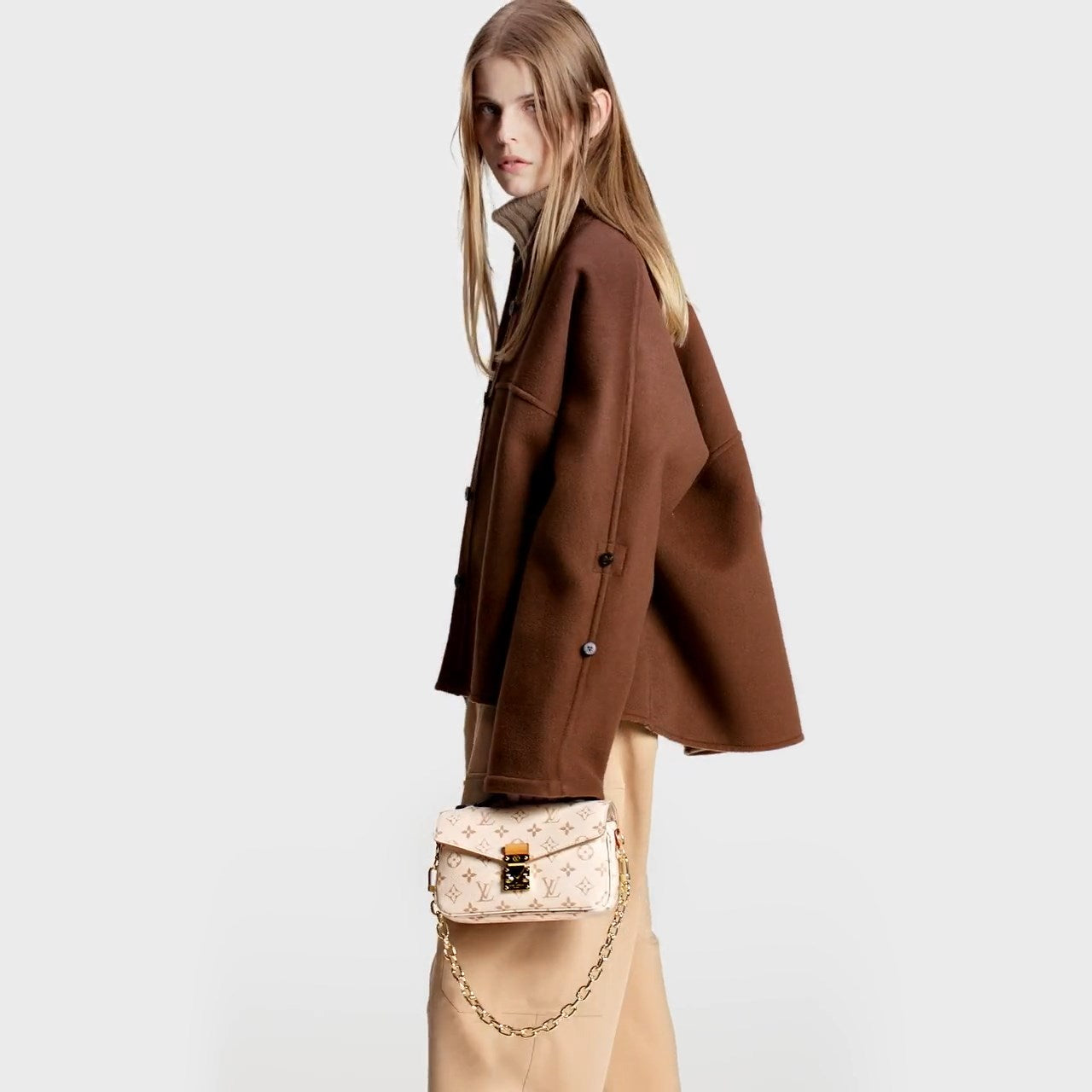 M46914 Pochette Métis East West