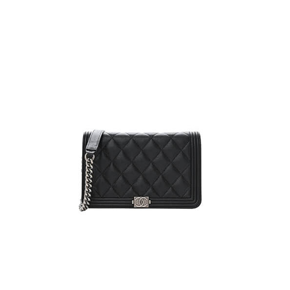 Portefeuille Boy Chanel à chaîne 
