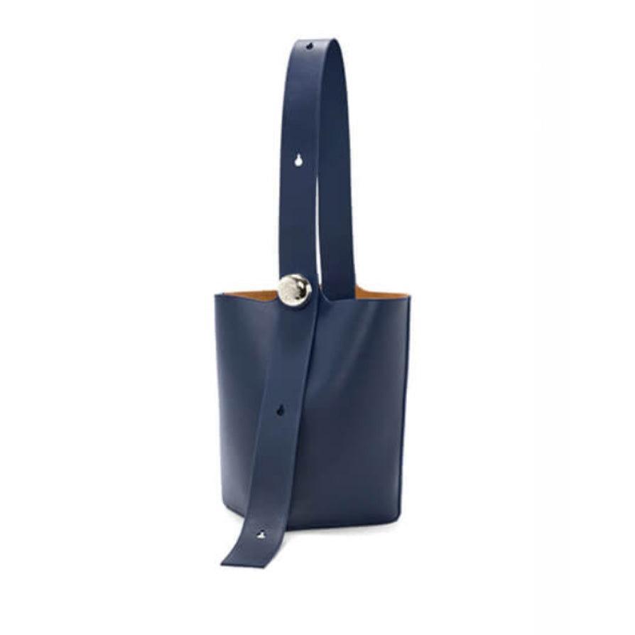 Medium Pebble Bucket in Smooth Calfskin
