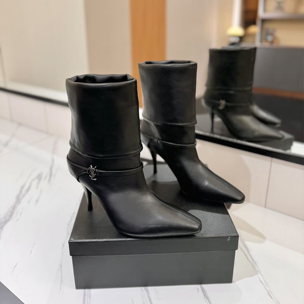 Niki Booties in Suede