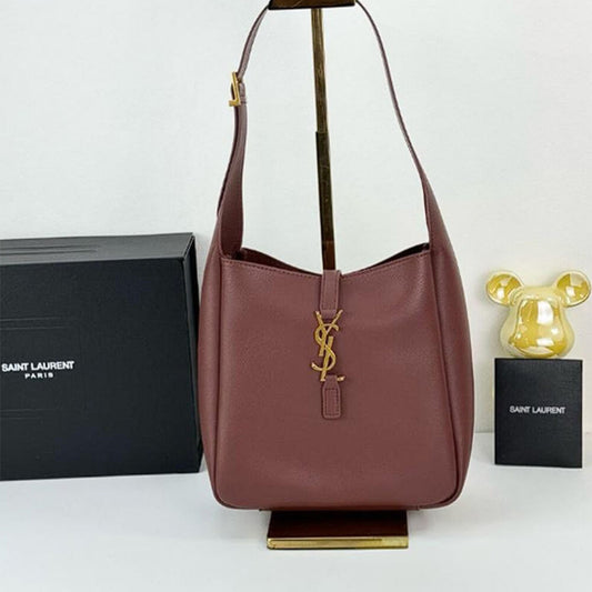 Small LE 5 À 7 bag in soft grained leathe