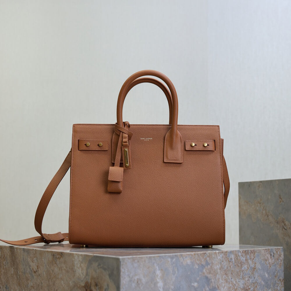 sac De Jour in Supple Grained Leather – Small