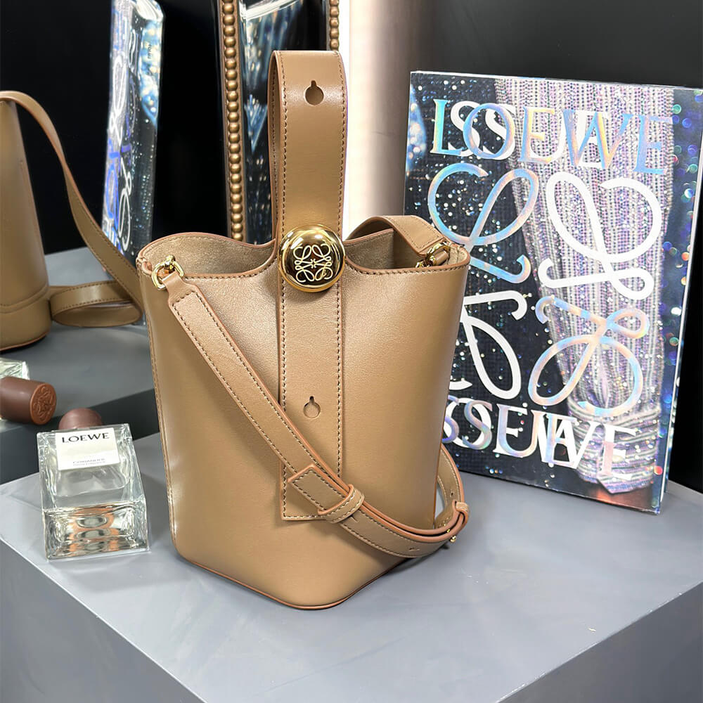 Mini Pebble Bucket in Smooth Calfskin