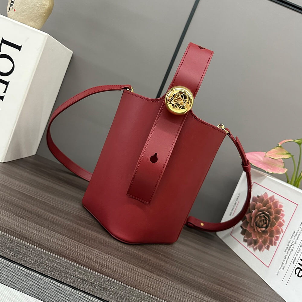 Mini Pebble Bucket in Smooth Calfskin