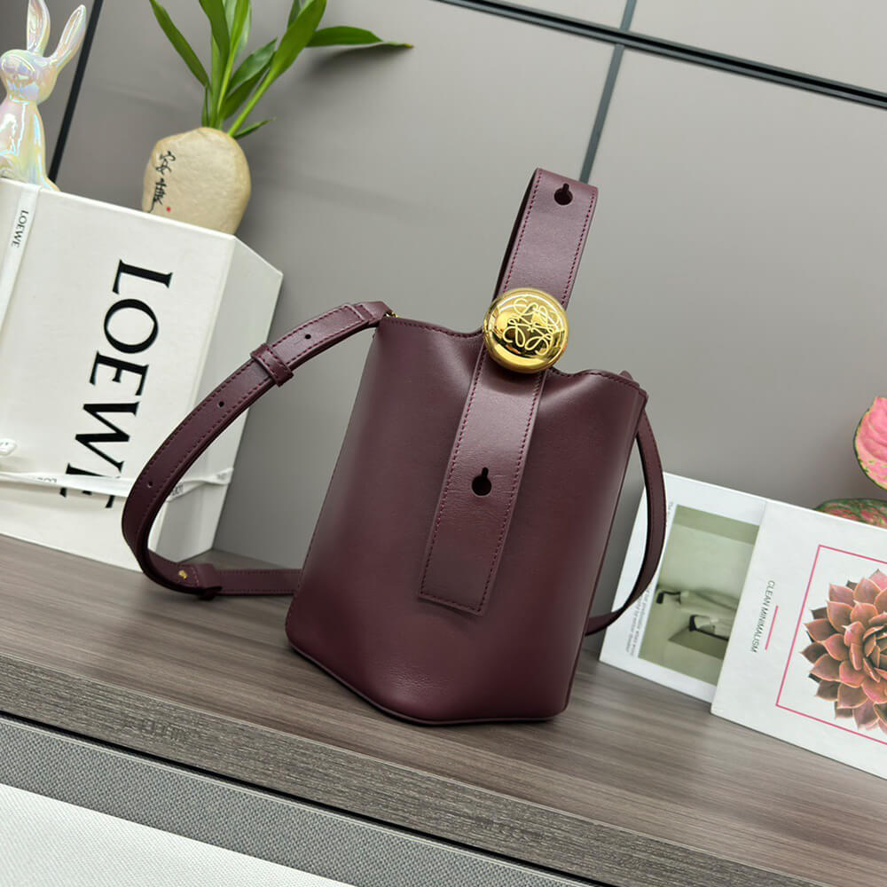 Mini Pebble Bucket in Smooth Calfskin