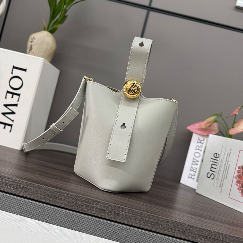 Mini Pebble Bucket in Smooth Calfskin