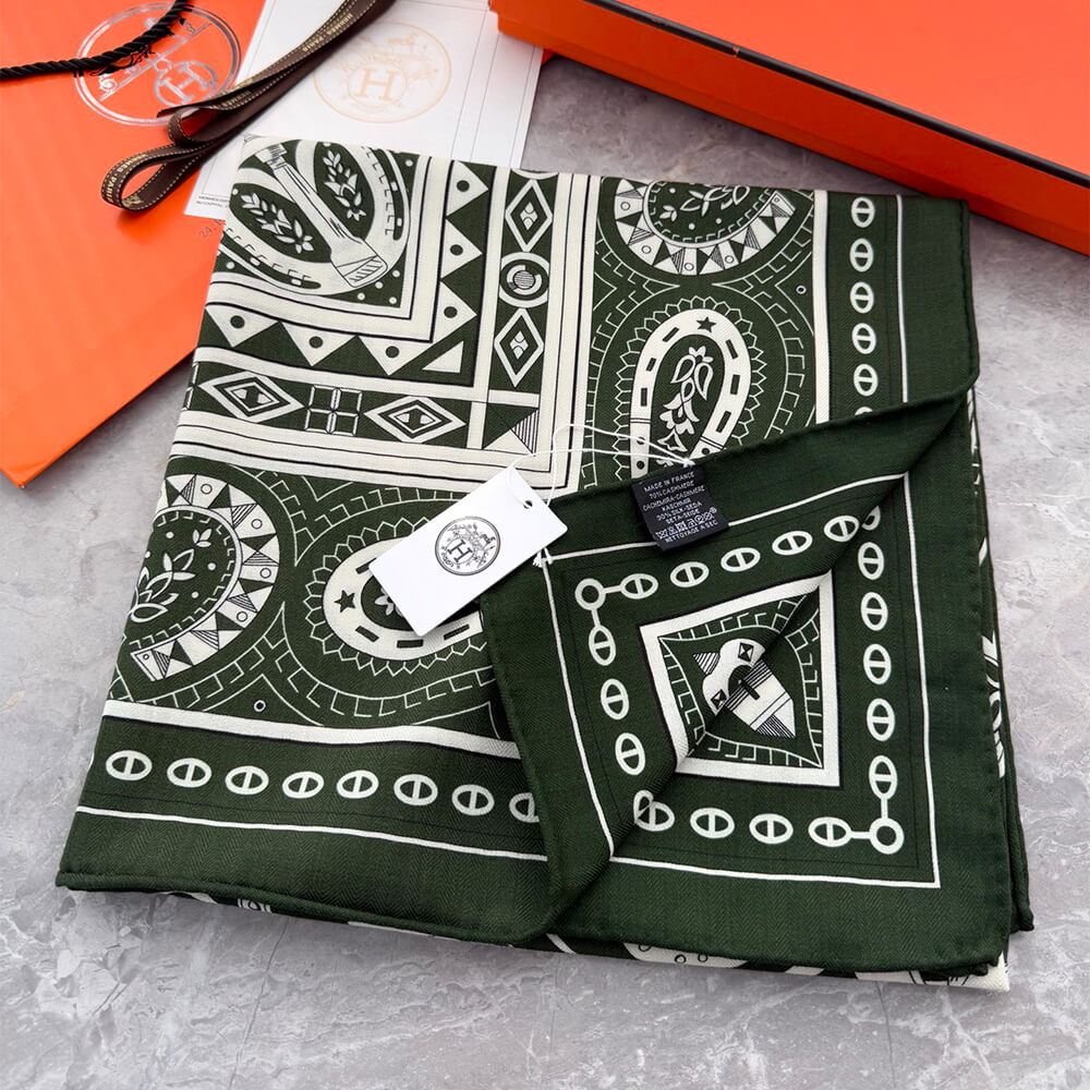 Ch*val De Co*ur B*ndana Sh*wl 140 