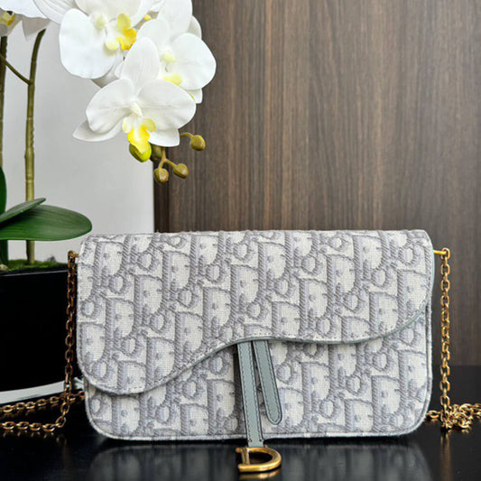 Medium Saddle Pouch with Chain