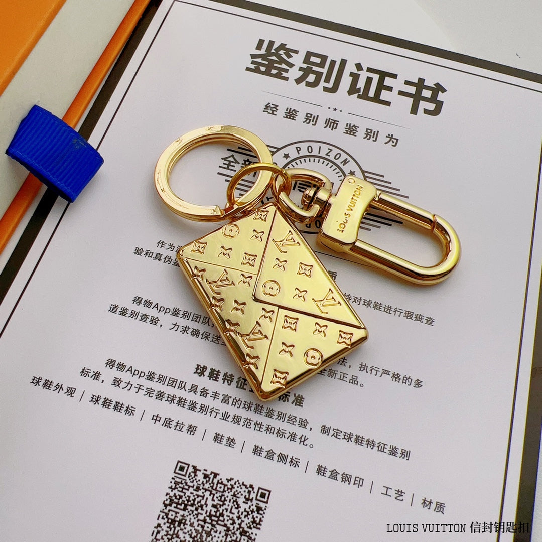Porte-clés LV Enveloppe dorée 