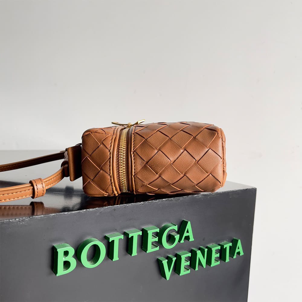 Veneta Bang Bang Vanity Case