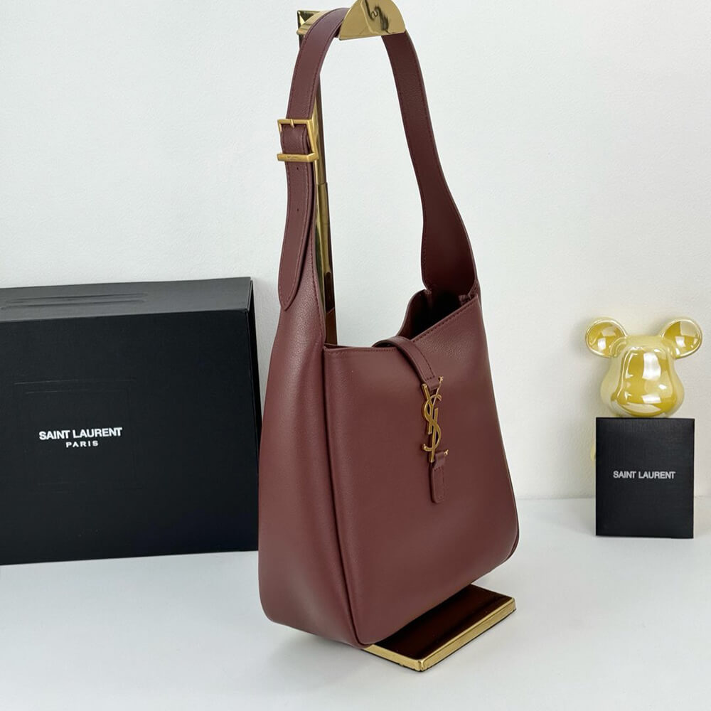 Small LE 5 À 7 bag in soft grained leathe