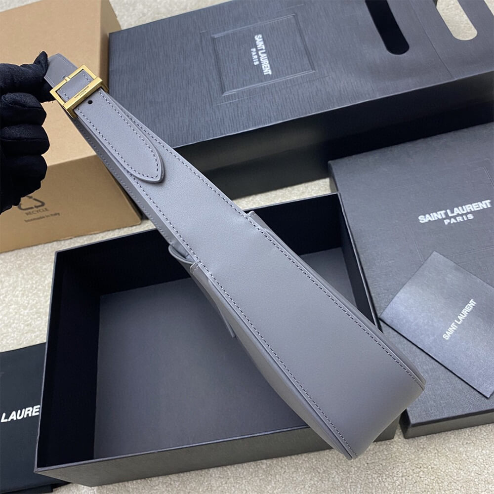 le 5 a 7 in smooth leather