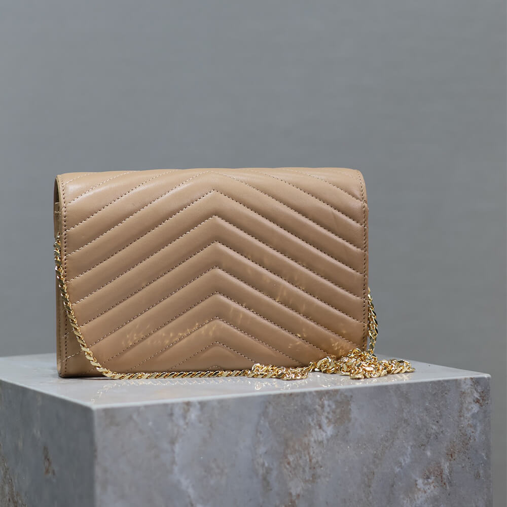 Cassandre chain wallet in lambskin