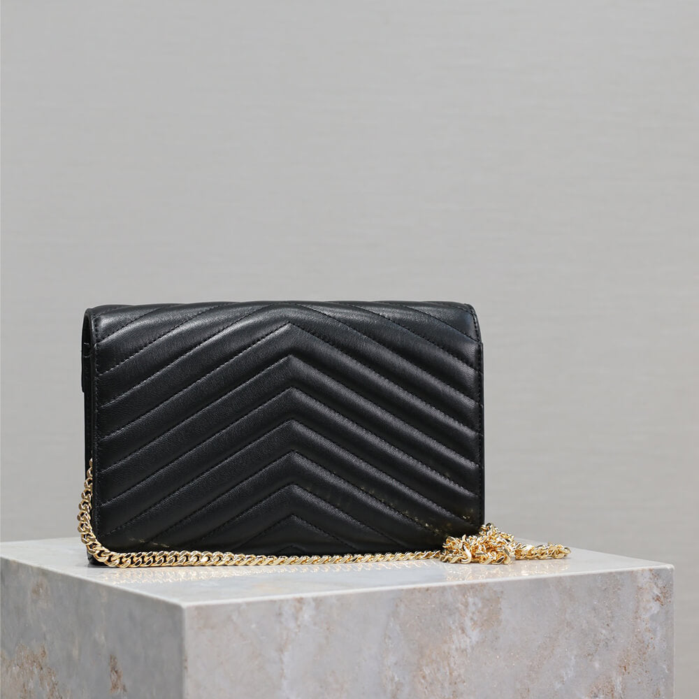 Cassandre chain wallet in lambskin